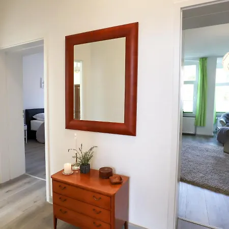 Md-8 Kleiststrasse 4 - Zentral Nur 5min Bis Zur Innenstadt - 2schlafzimmer-smart Tv-badewanne-innenhoflage Appartement Magdebourg