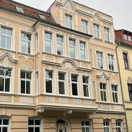 Appartement Md-8 Kleiststrasse 4 - Zentral Nur 5min Bis Zur Innenstadt - 2schlafzimmer-smart Tv-badewanne-innenhoflage Magdebourg
